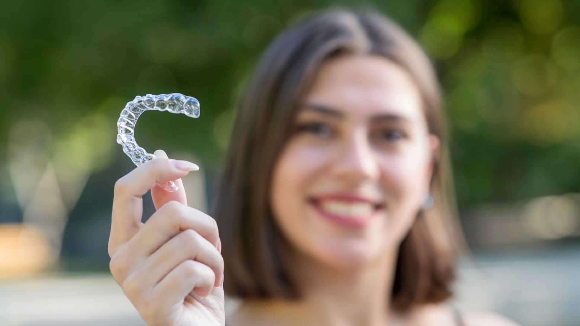 5 Sebab Angel Aligner Lebih Cemerlang Daripada Traditional Braces